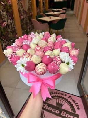 Chocolate covered strawberries arrangement
